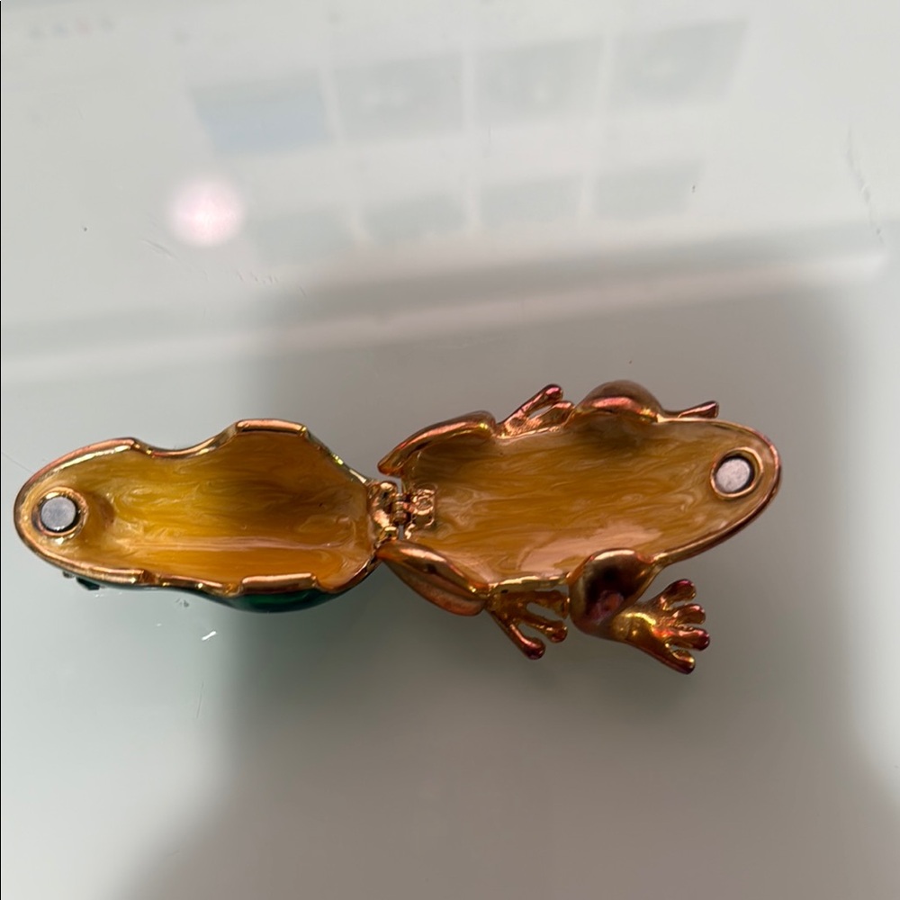 Frog Prince Trinket Box Green Gold   Magnetic Closure - Picture 6 of 7